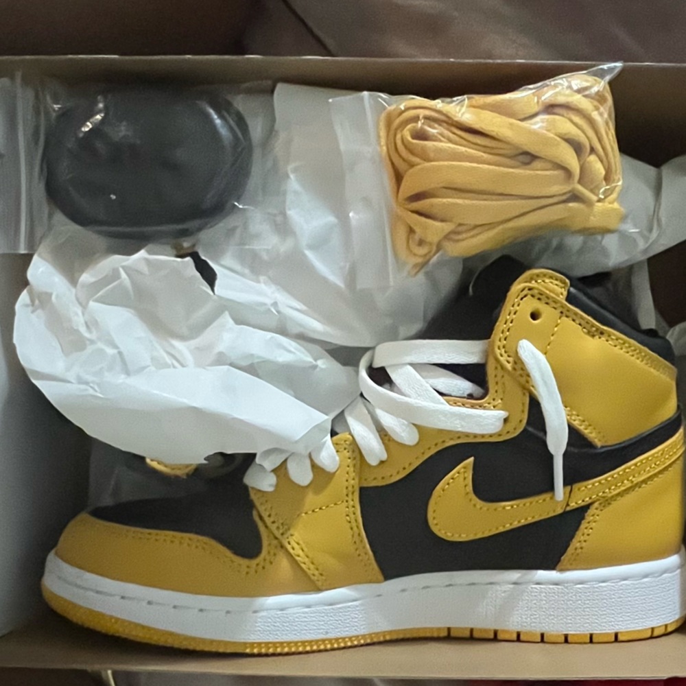 Black and yellow 1s. Worn 2x lol.